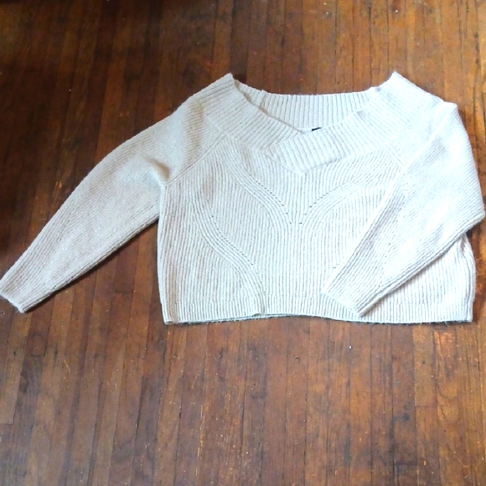 Express Cream V-Neck Sweater Knit Pullover - Picture 2 of 10